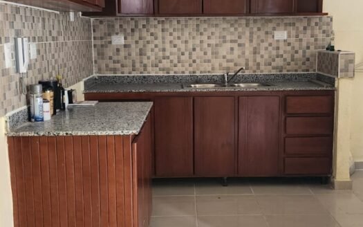 Apartamentos en primer piso con patio en la Av la América Santo Domingo esté